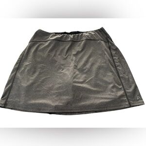 Heathered grey SkirtSports athletic skort. Built-in shorts, 3 pockets. Sz L
